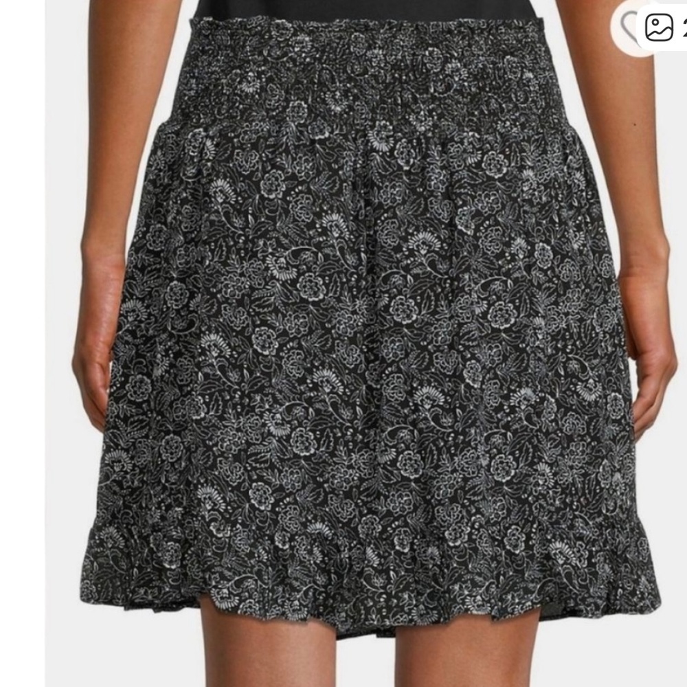 Dex NWT Black, Charcoal, and White Floral A-Line Skirt